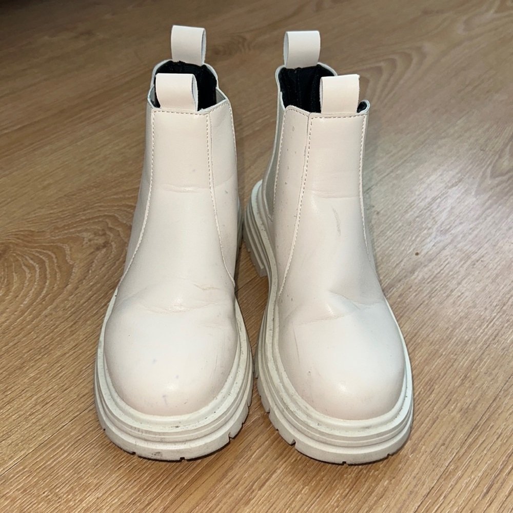 Off white boots - Picture 2 of 3